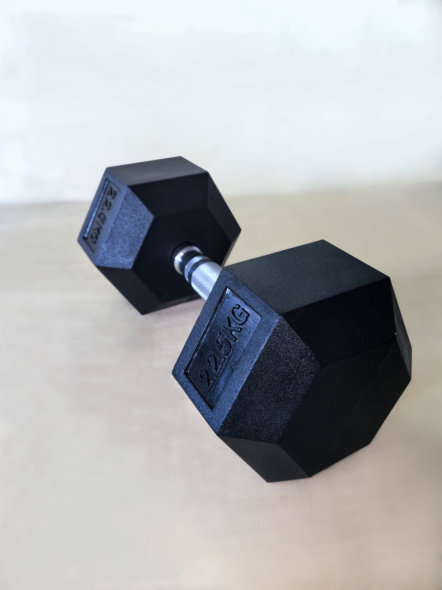 Gumirana heksagonalna utež / Hex ročka 22,5 kg