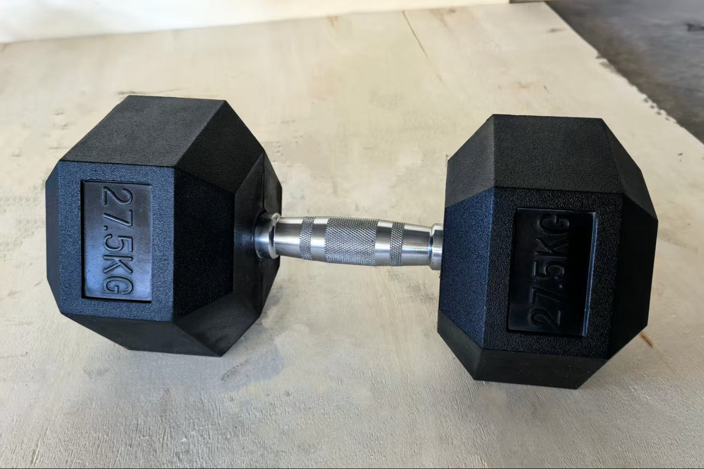Gumirana heksagonalna utež / Hex ročka 27,5 kg