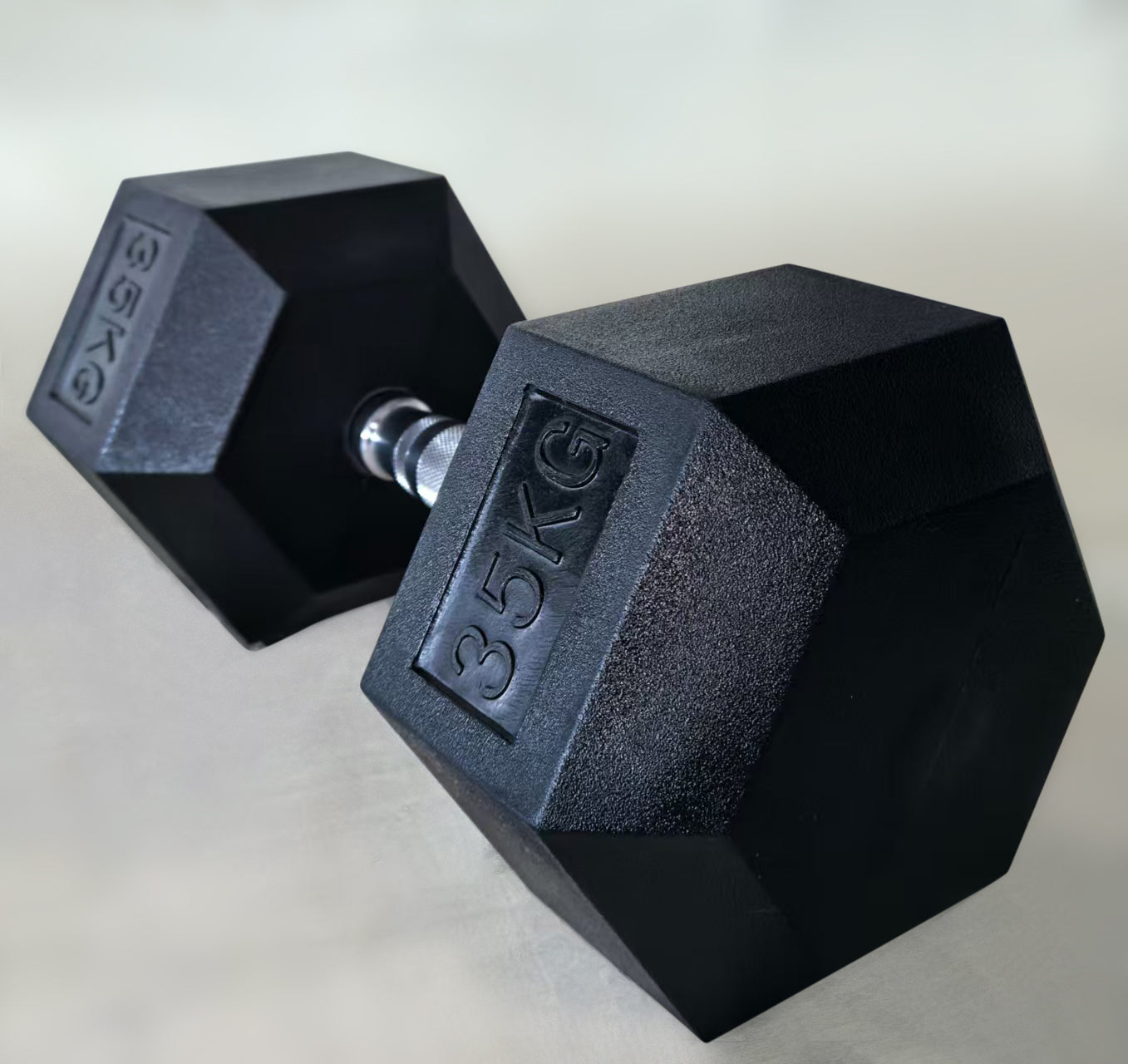 Gumirana heksagonalna utež / Hex ročka 35 kg